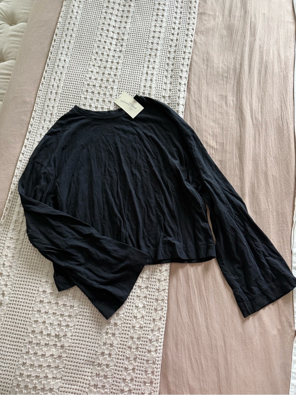 NEW Universal Thread Black Long-Sleeve Crewneck Top Size M